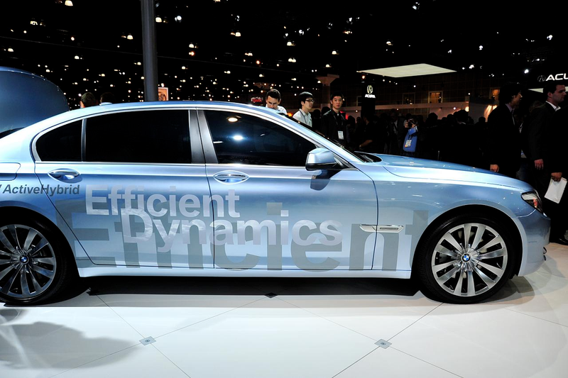 Illustration for article titled 2009 BMW 7-Series, ActiveHybrid Hit LA Show Floor